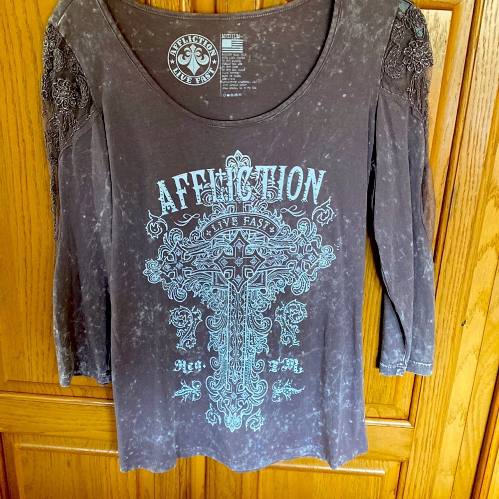 Affliction ladies lavender, 3 quarter sleeve top w lace shoulder and partial arm